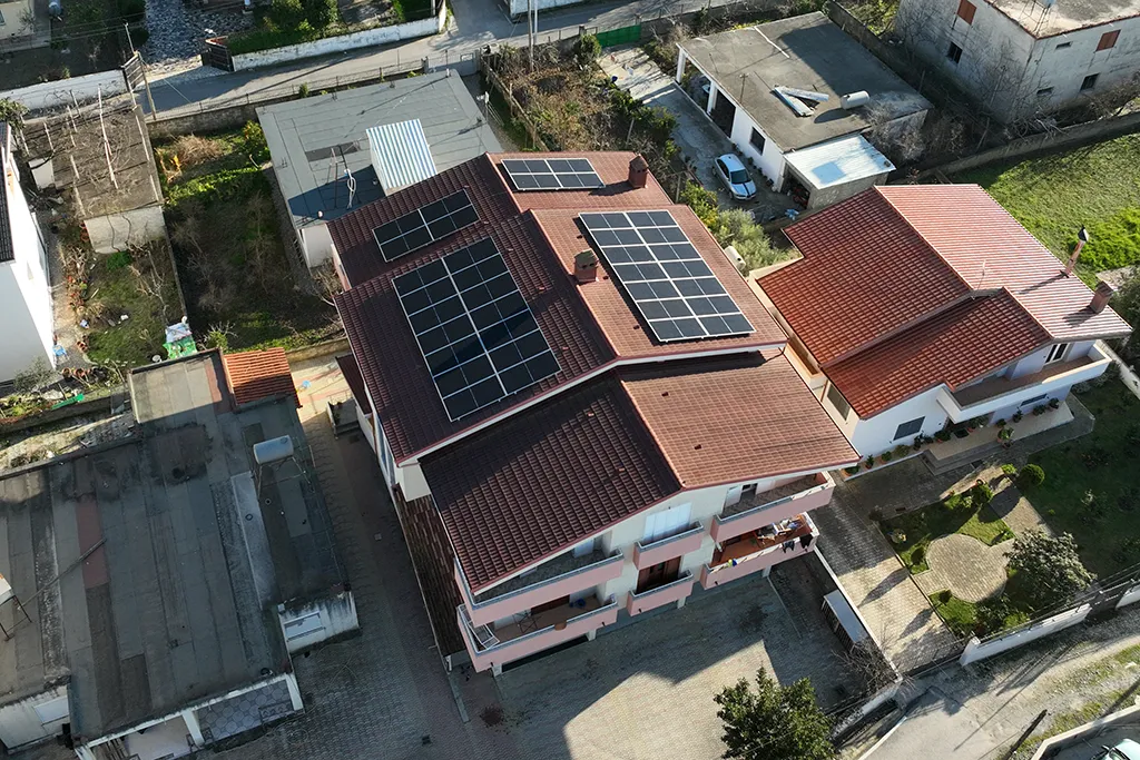 Çfarë është vetëkonsumi i energjisë dhe pse po bëhet trend në Shqipëri? 2 Residental Solar Panel System 2 Vega Group