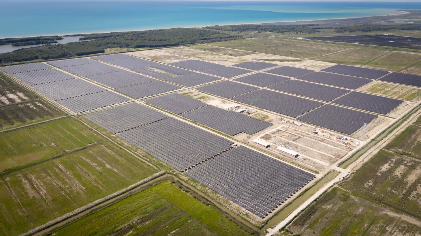 “Sunny Side”/ Drejt finalizimit nga VEGA Energy një prej parqeve më të mëdhenj fotovoltaikë në Ballkan 2 Sunny Side - Darzeze